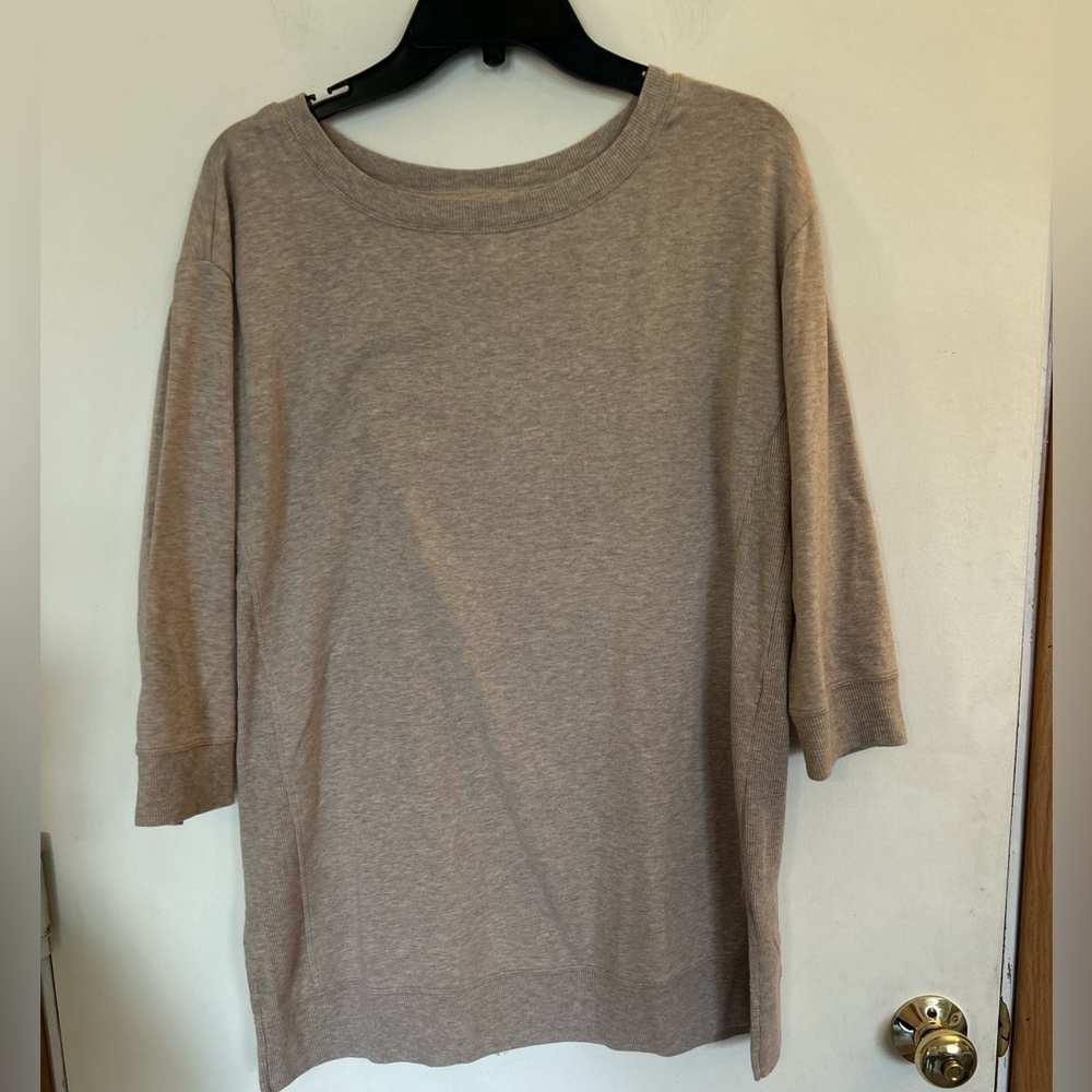 Chicos energy size 1 3/4 sleeve oatmeal colored sides, slit top